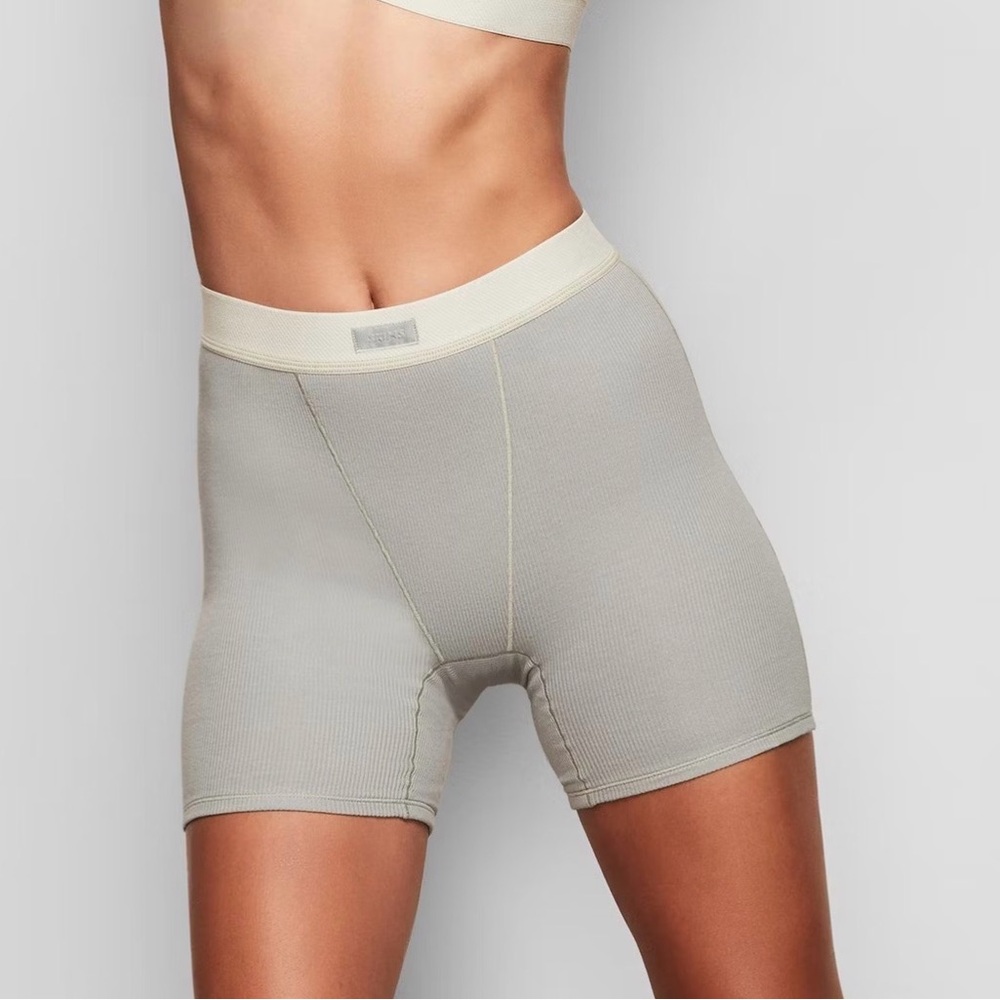 SKIMS Tank / Boxer Set in Mineral - Picture 3 of 11